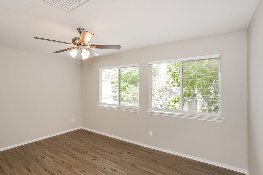 Building Photo - 8639 Sunny Oaks