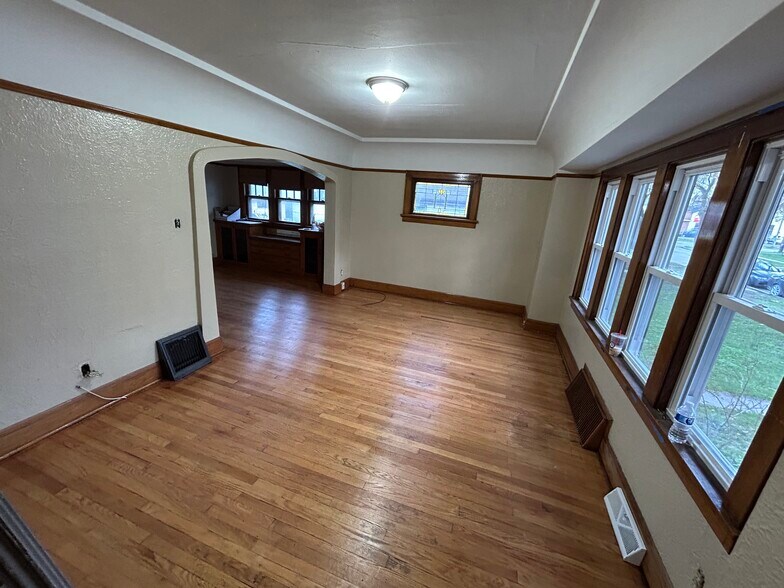Building Photo - 5320 N 39th St