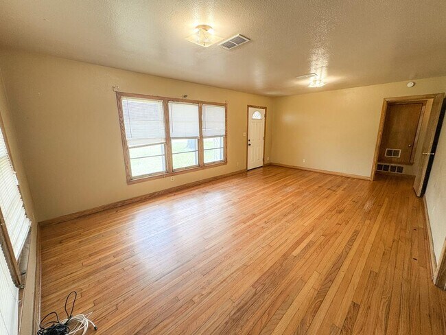 Building Photo - 8103 N Navarro St
