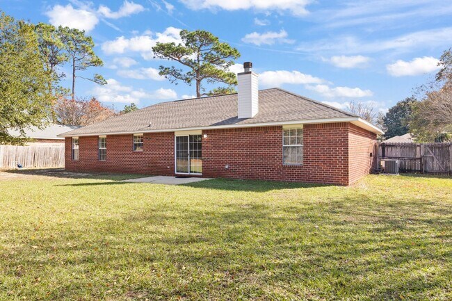 Building Photo - Updated Home in Raintree Estates!