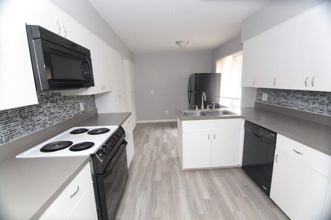 Building Photo - $200 OFF First Month’s Rent – Modern 3-Bed...