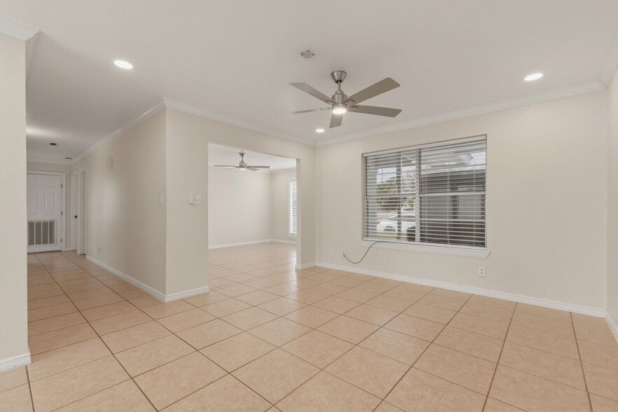 Building Photo - 711 Cisneros St