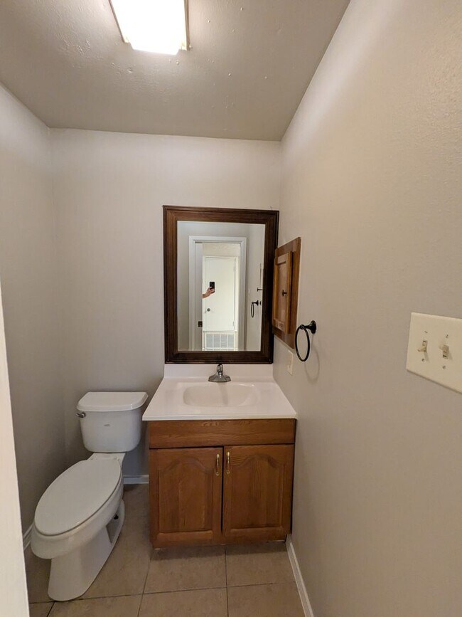 Building Photo - 330 W Byrd Blvd