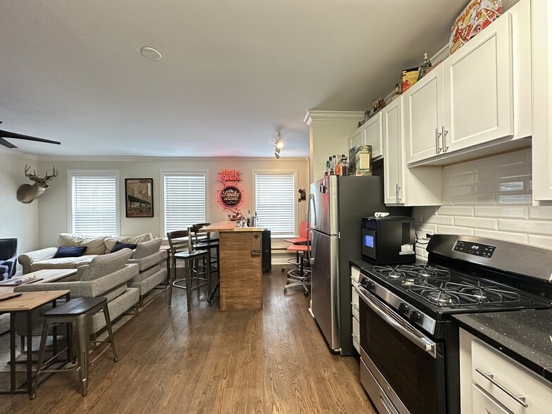 Building Photo - 912 Green Bay Rd