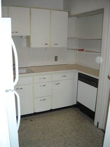 Building Photo - 223 S Bryan Ave