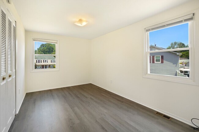Building Photo - A 4 BEDROOM 2.5 BATH DREAM COME TRUE IN POINTER RIDGE AT COLLINGTON!