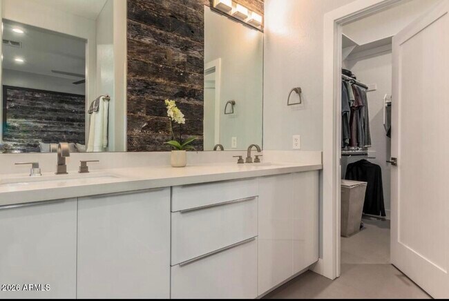 Building Photo - 7692 E Phantom Way