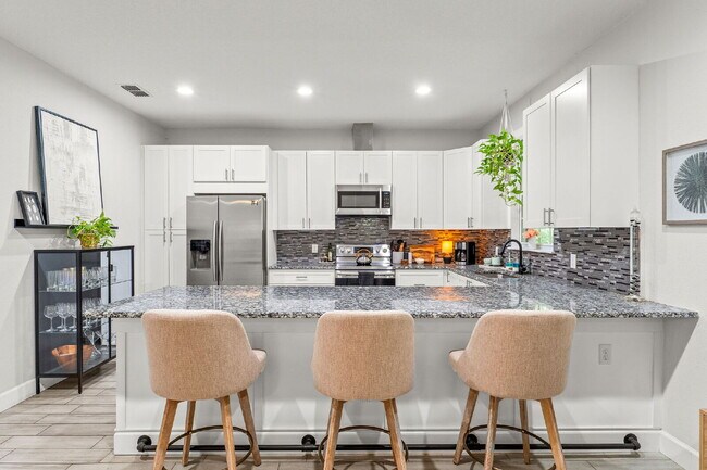 Building Photo - Charming 3-Bed with 2 Baths Oasis in St. C...