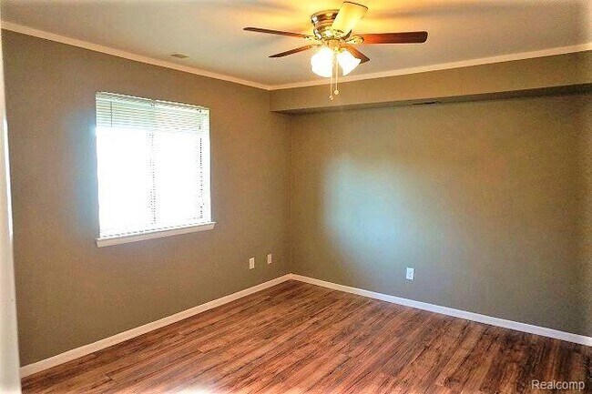 Building Photo - 43298 Mound Rd