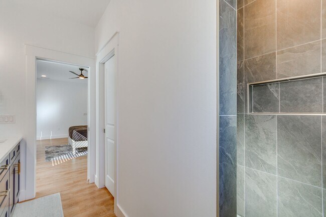 Building Photo - Gulf Breeze - 3 Bedroom, 2 Bathroom