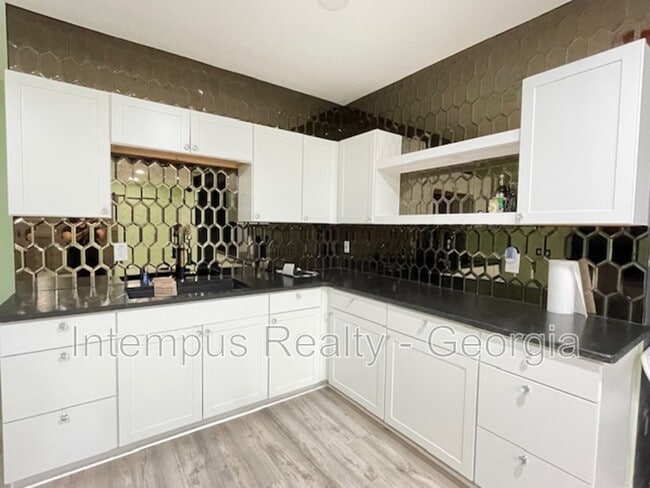 Building Photo - 3816 Thackary Dr
