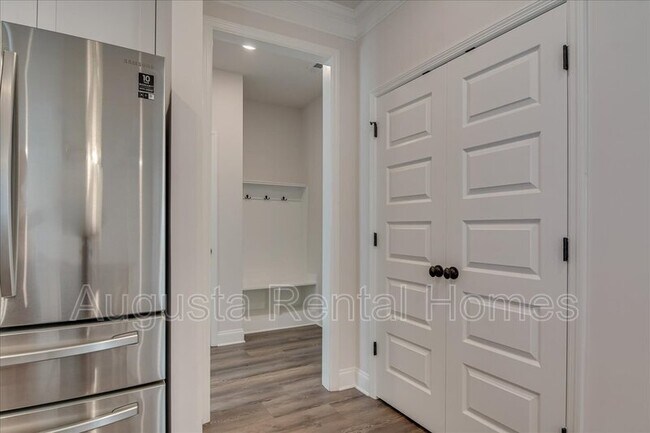 Building Photo - 528 Fermoy Ln
