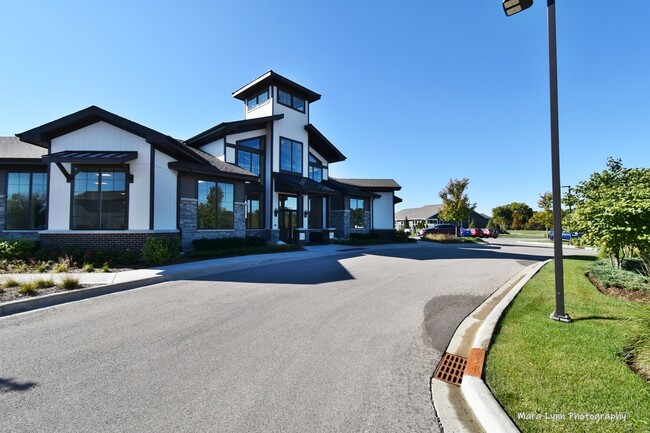 Building Photo - 325 Sussex Ln