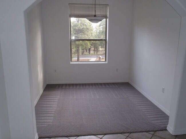 Building Photo - COMING SOON! 2-Bedroom, 2-Bathroom Summit ...
