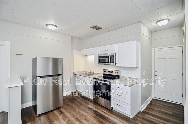 Building Photo - 111 Lincoln Way W