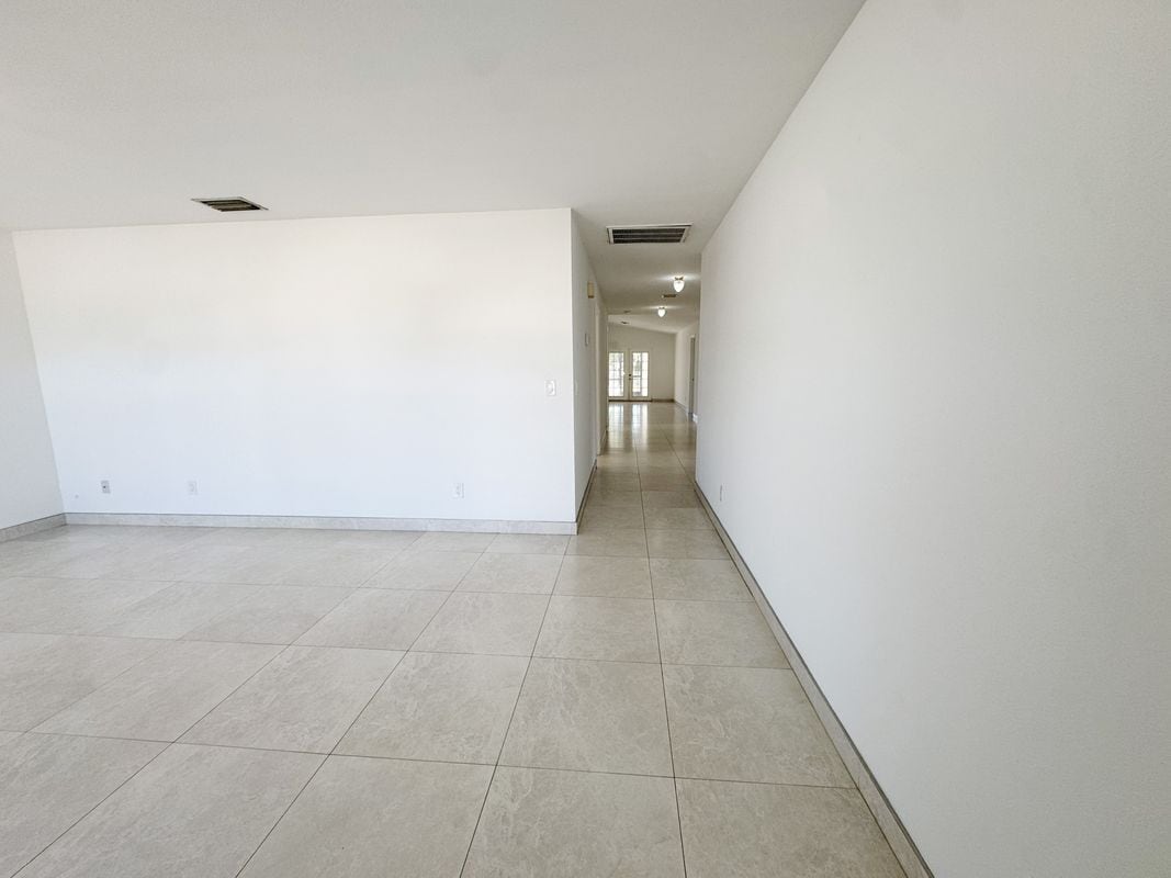 Building Photo - 630 105th Ave N