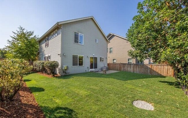 Building Photo - Updated 3 bedroom, 2.5 bath home in Tacoma!