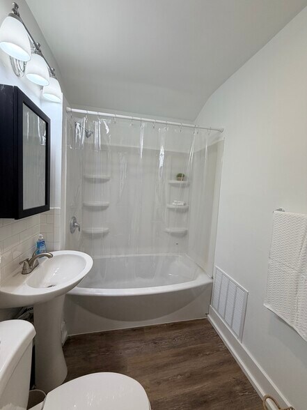 Building Photo - 44 Brooklawn St