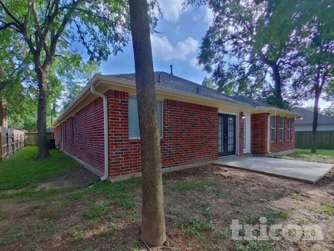 Building Photo - 729 Forest Ln Dr