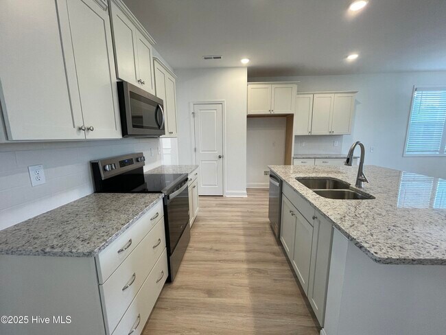 Building Photo - 637 Watauga Ln
