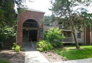 Building Photo - 2 Bed/ 1 Bath- Village South Condominiums