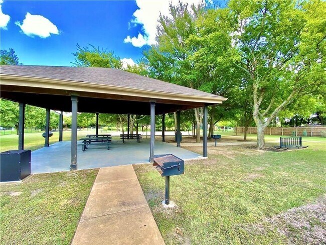 Building Photo - 1825 Bonham Ln