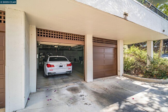 Building Photo - 22135 Sevilla Rd