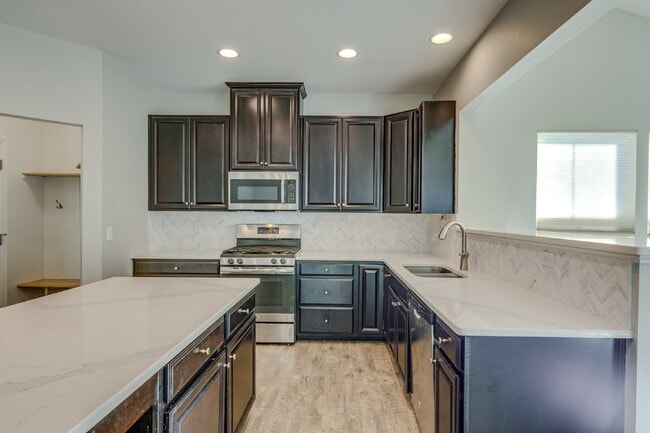 Building Photo - 2704 Orleans Dr