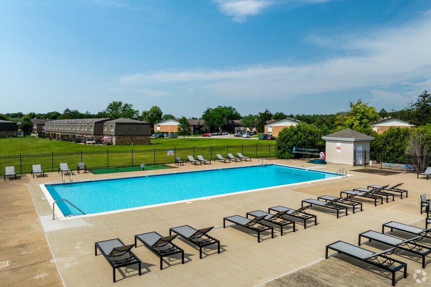 Primary Photo - Acclaim at Hinsdale Lake