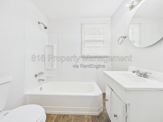 Building Photo - 1309 E 84th Terrace