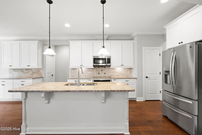 Building Photo - 585 Herons Brook Dr