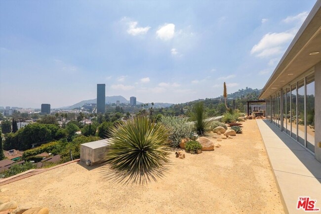 Building Photo - 11001 Wrightwood Pl
