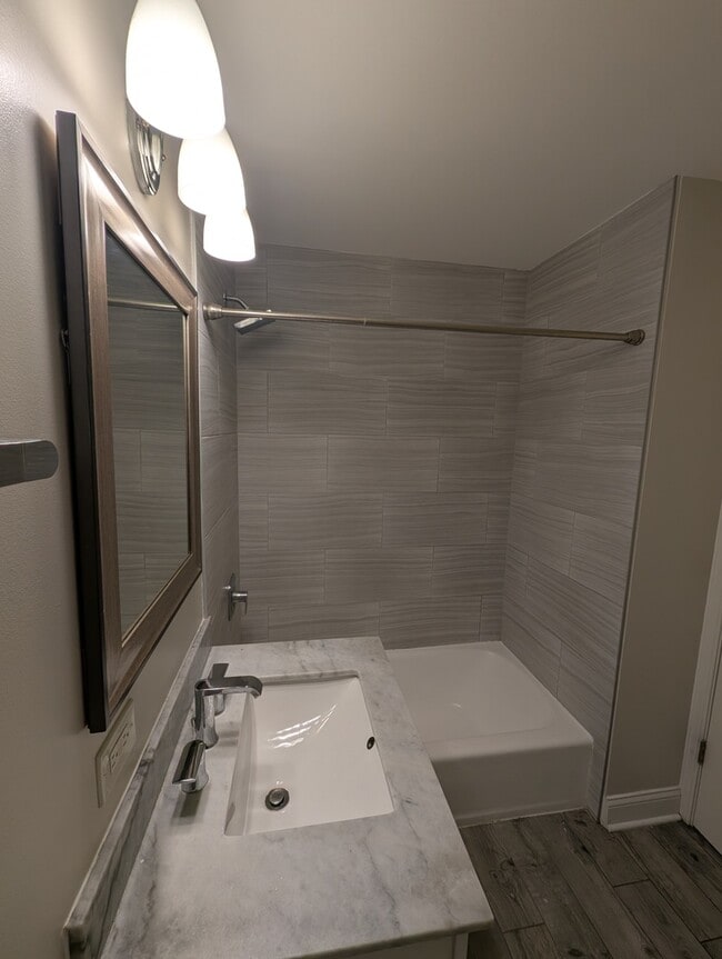 Building Photo - 9216 Seymour Ave