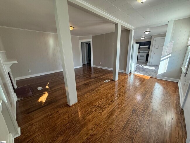 Building Photo - 801 Perry Rd