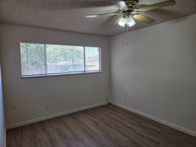 Building Photo - 9669-9671 Lake Natoma Drive