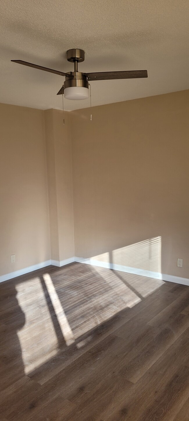 Building Photo - 10001 Kodiak Dr