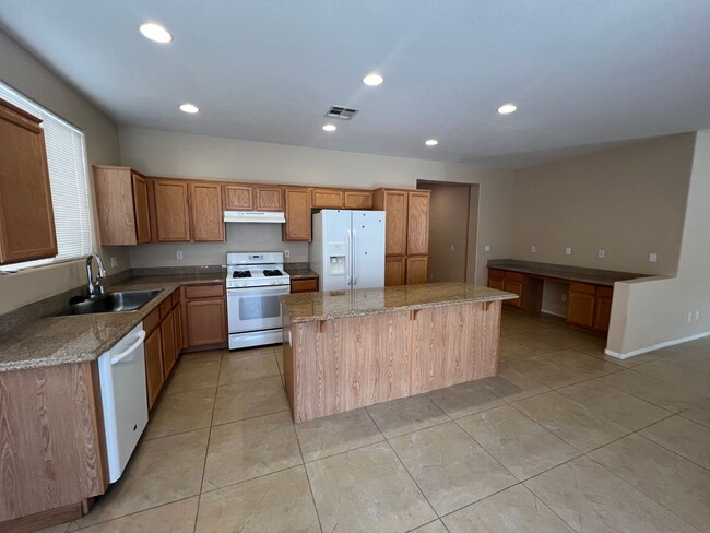 Building Photo - COVENTRY ANTHEM SINGLE STORY HOME!!