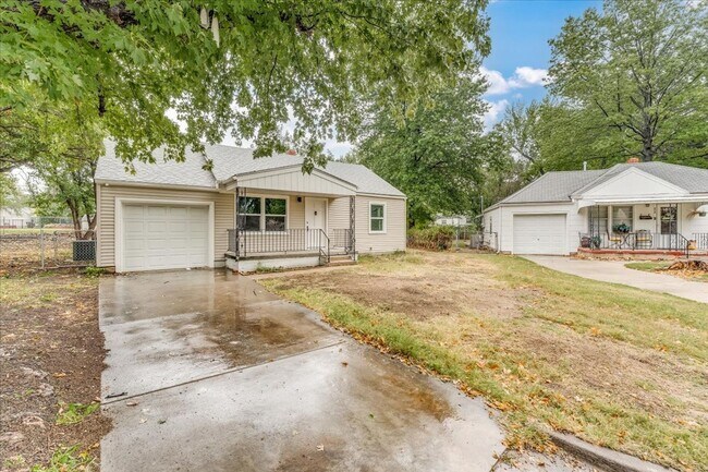 Building Photo - Cozy 2 bedroom 1 bathroom in Southeast Wichita