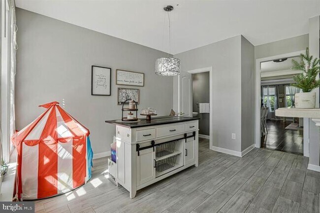 Building Photo - 10613 Bristow Station Dr