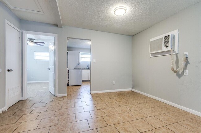 Building Photo - 4812 Cruse Rd