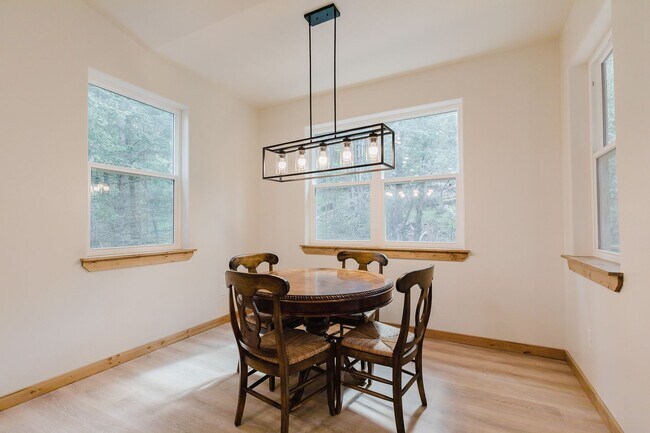 Building Photo - Beautiful New Construction Mountain Retreat