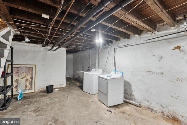 Building Photo - 922 Granite St