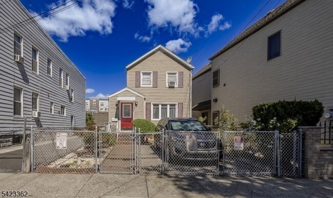 Building Photo - 66 Garrison St