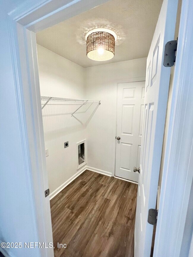 Building Photo - 469 Monet Ave
