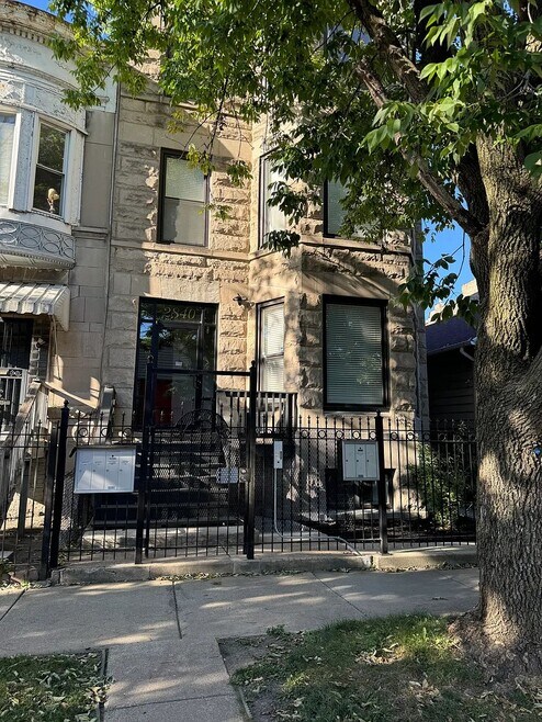 Building Photo - 2840 W Fulton St