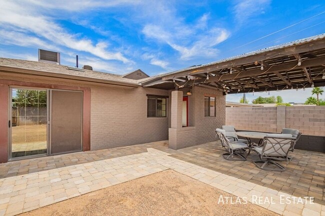 Building Photo - 224 W Montecito Ave