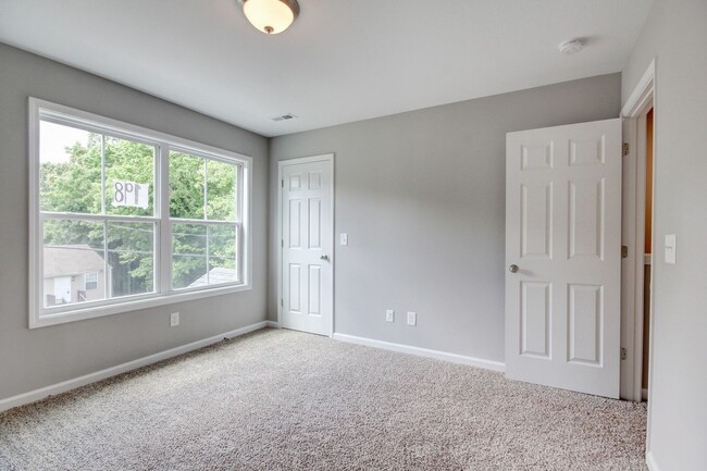 Building Photo - Two Story Duplex With Hardwood Flooring an...