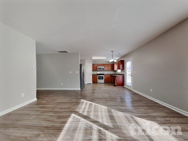 Building Photo - 1925 Buffalo Way