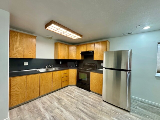 Building Photo - 122 N 400 W