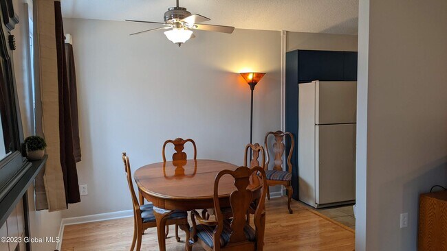 Building Photo - 1006 Greenwich Dr